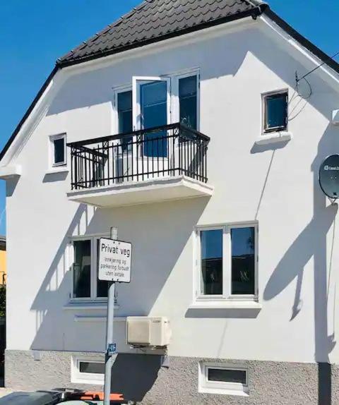 Stort Hus I Porsgrunn Sentrum Med Gangavstand Til "Alt" & Gratis Parkering Til Flere Biler エクステリア 写真